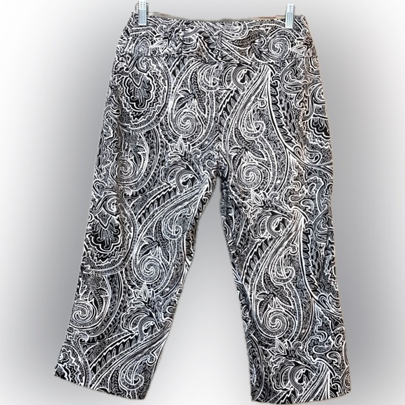 BAMBOO TRADERS - Women’s White & Black Paisley Capris Size Small - Picture 2 of 3